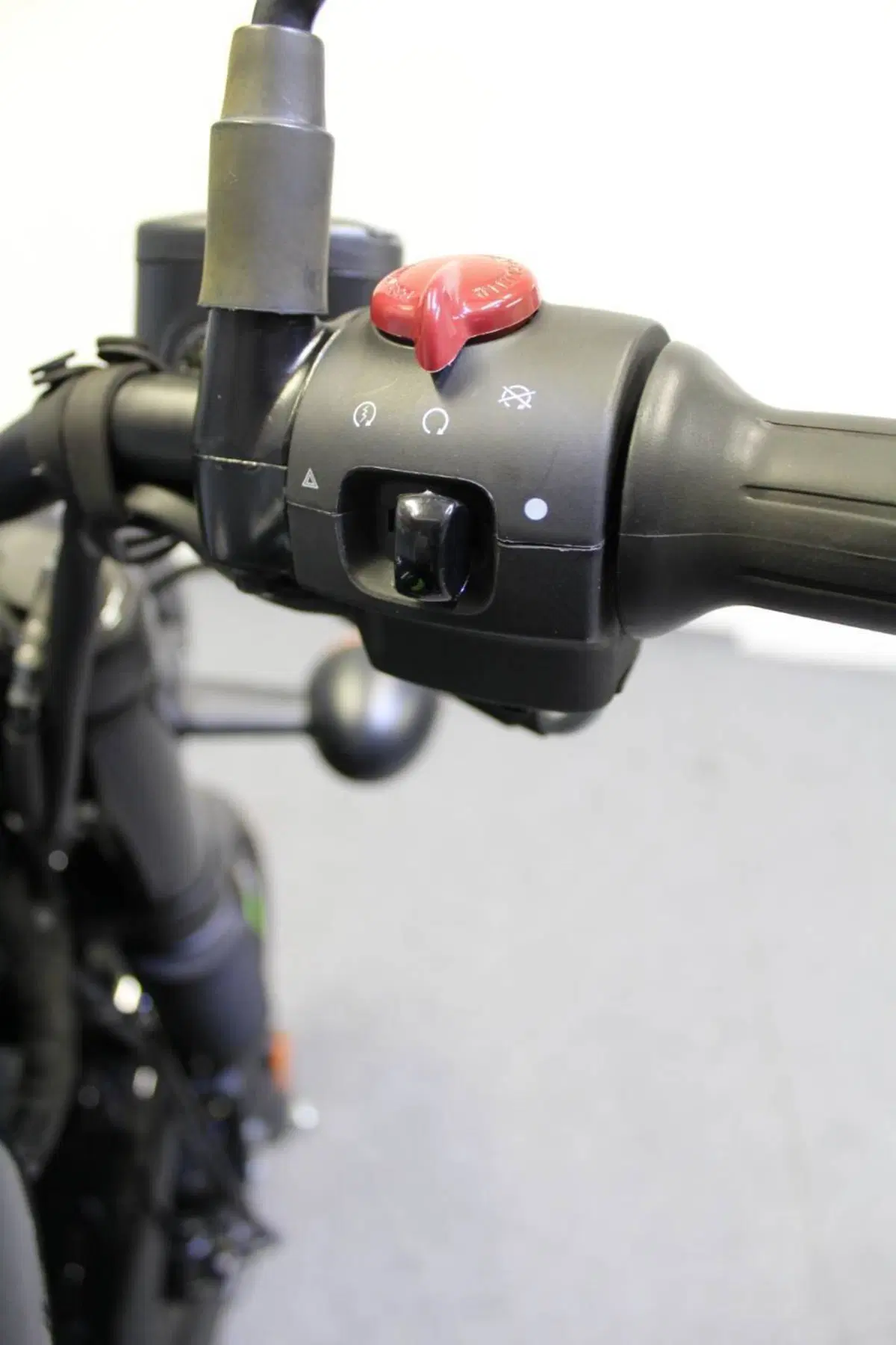Royal Enfield HNTR 350 (2022 - 26) (11)