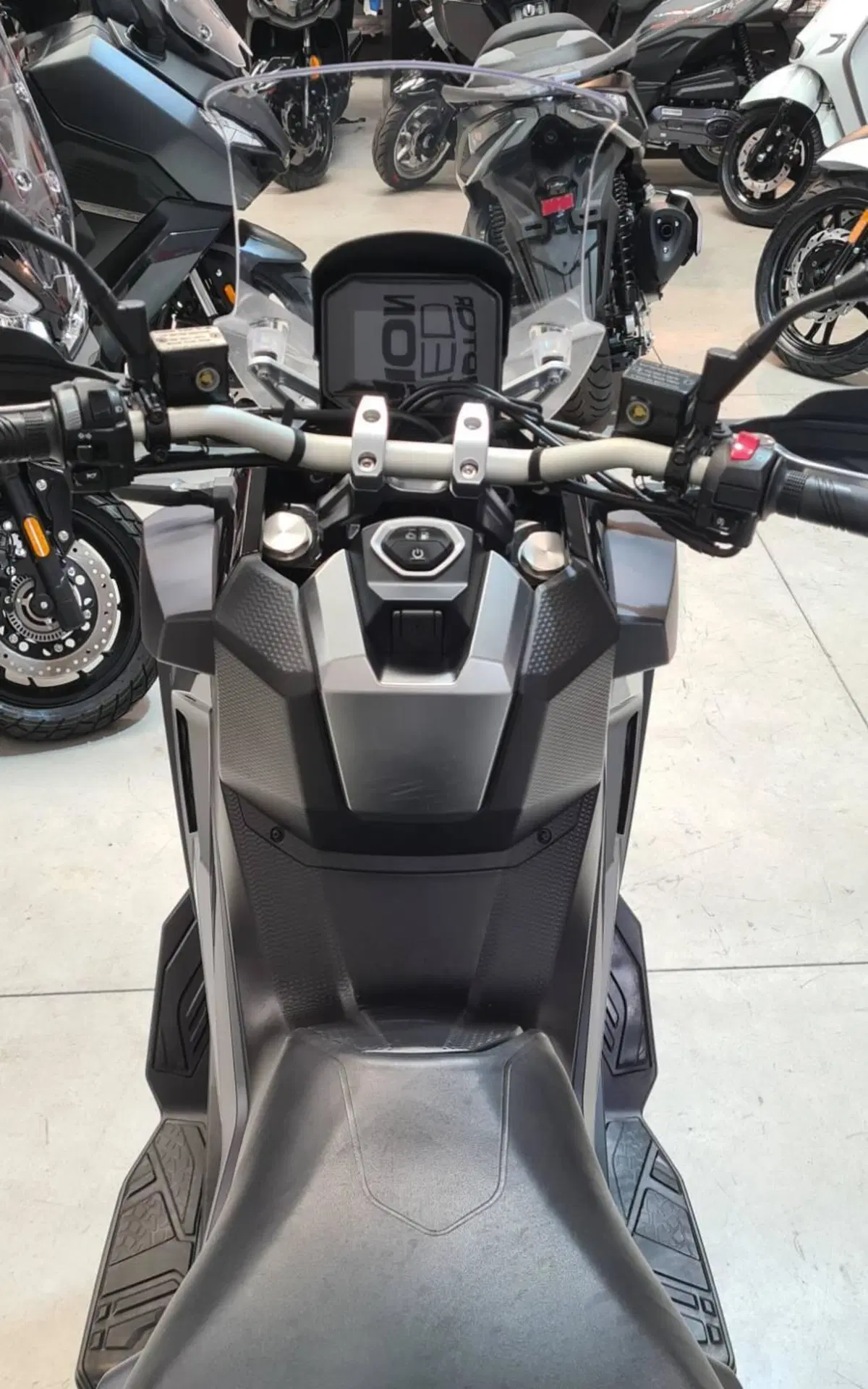 Sym ADXTG 400 (2025 - 26) (4)