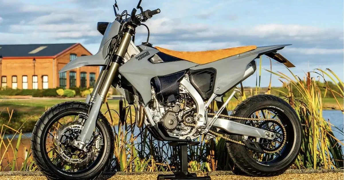 Una Triumph TF 450-E supermotard
