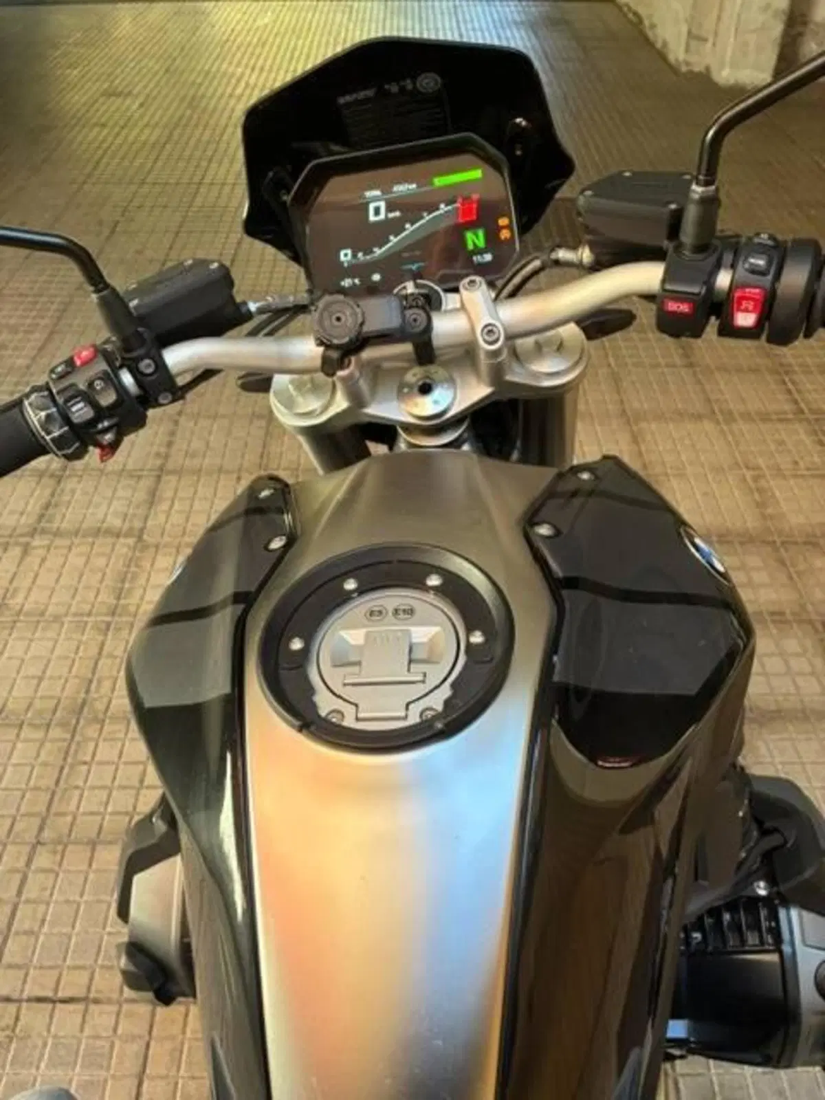 Bmw R 1250 R (2021 - 25) (2)