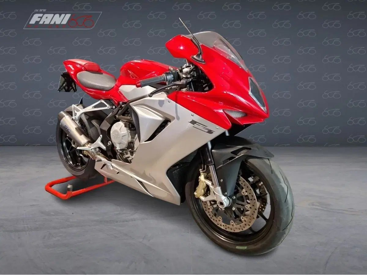 MV Agusta F3 675 (2011 - 15) (2)