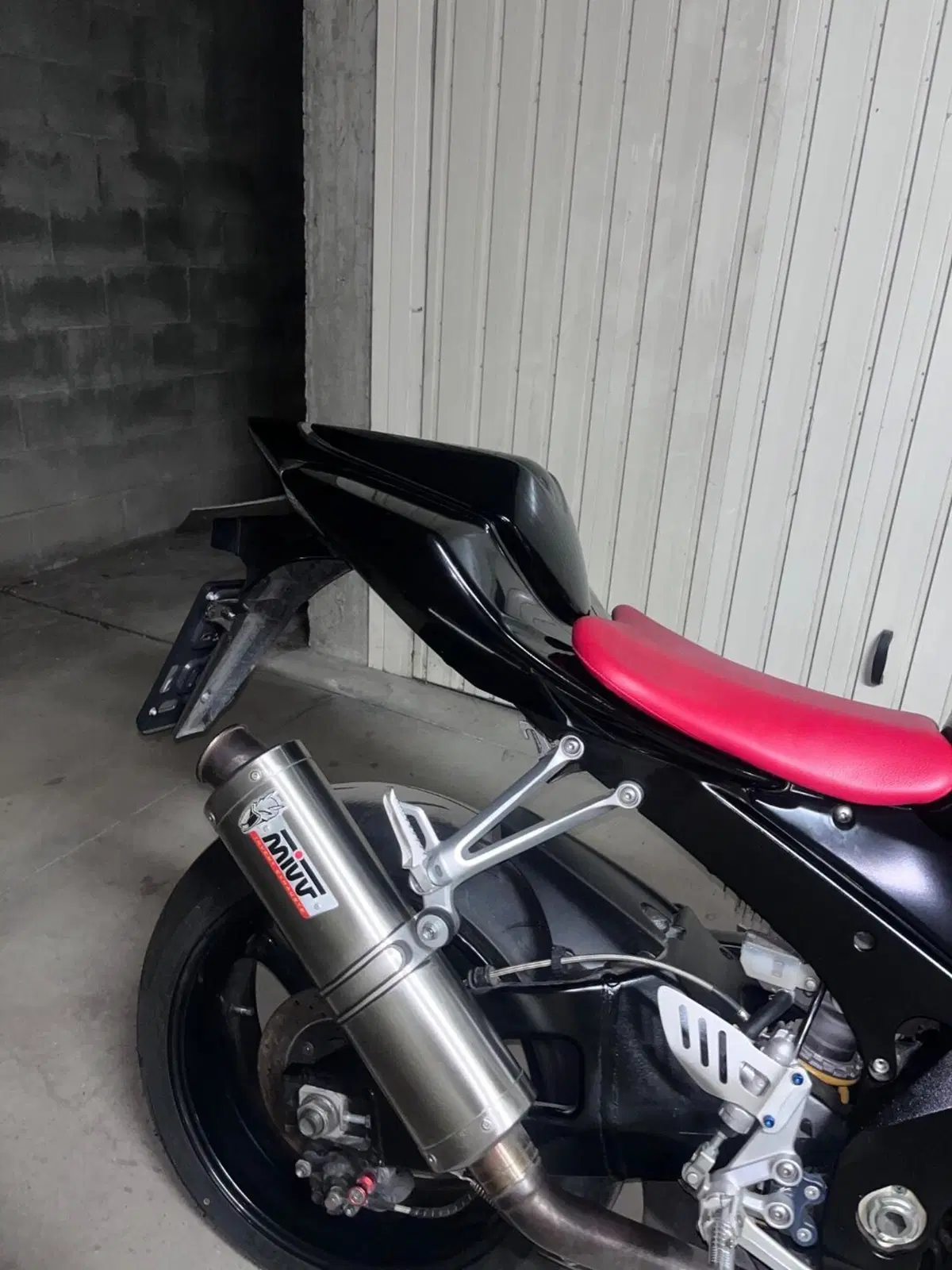 Suzuki GSX-R1000 (2005 - 06) (2)