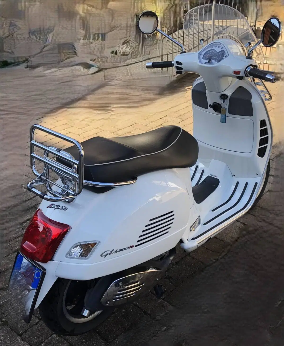 Vespa GTS 300 Super (2008 - 16) (2)