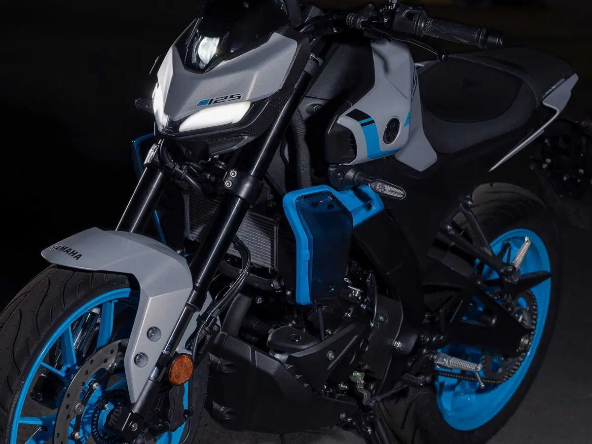 Yamaha svela la nuova generazione della MT-125 per il 2027 (4)