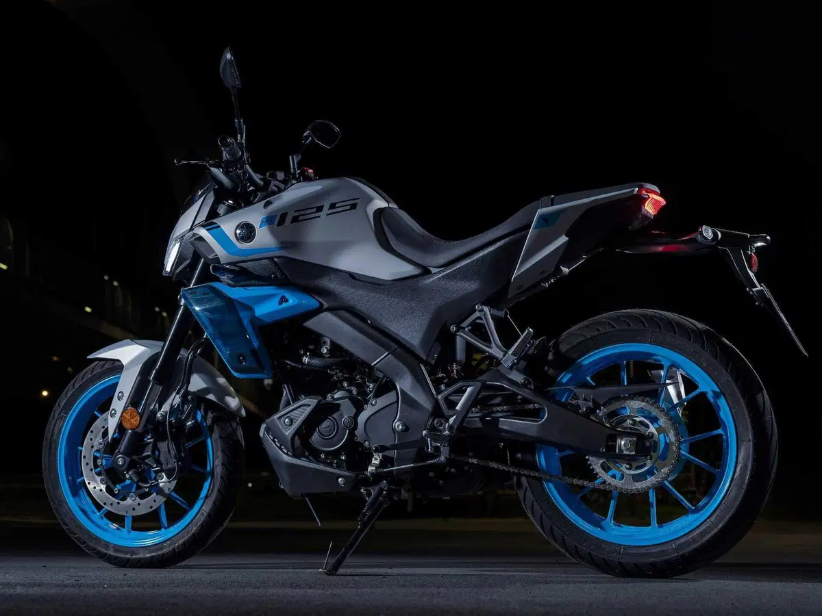 Yamaha svela la nuova generazione della MT-125 per il 2027 (9)