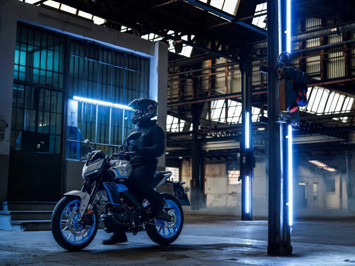 Yamaha svela la nuova generazione della MT-125 per il 2027 (12)