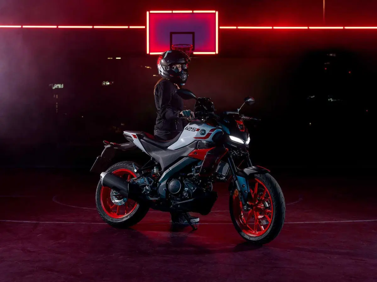 Yamaha svela la nuova generazione della MT-125 per il 2027 (17)