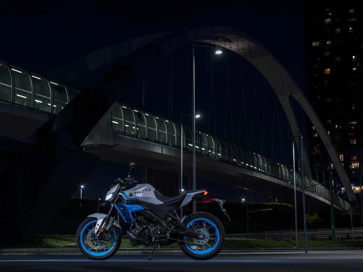 Yamaha svela la nuova generazione della MT-125 per il 2027 (25)