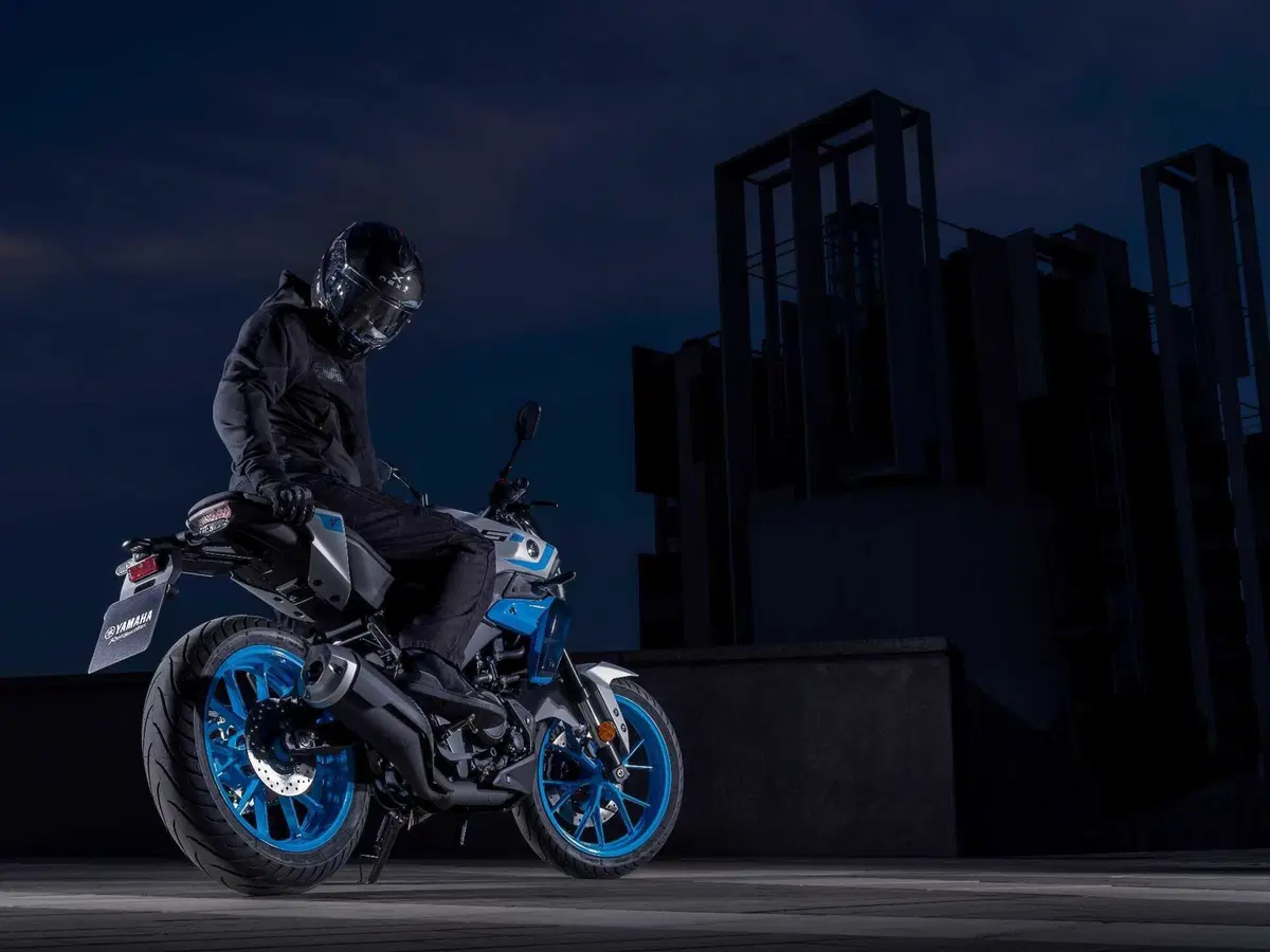 Yamaha svela la nuova generazione della MT-125 per il 2027 (28)