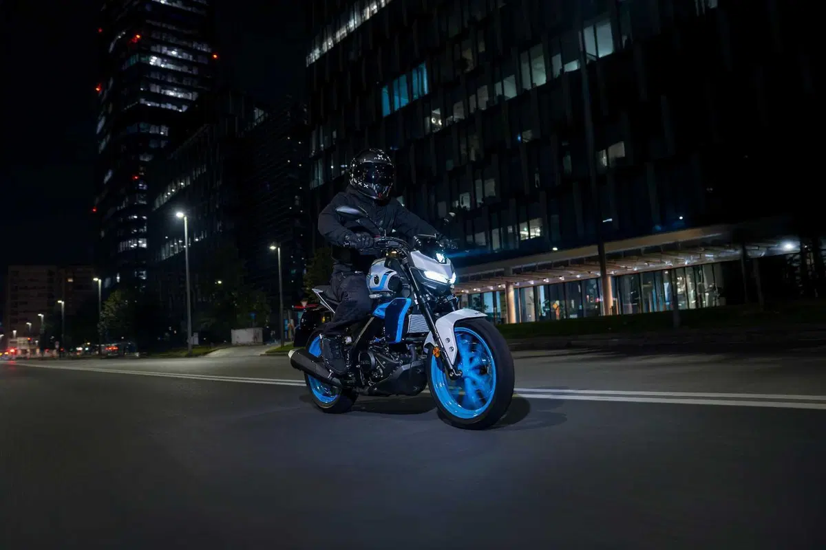 Yamaha svela la nuova generazione della MT-125 per il 2027 (30)
