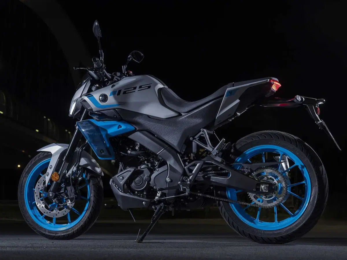 Yamaha svela la nuova generazione della MT-125 per il 2027 (31)