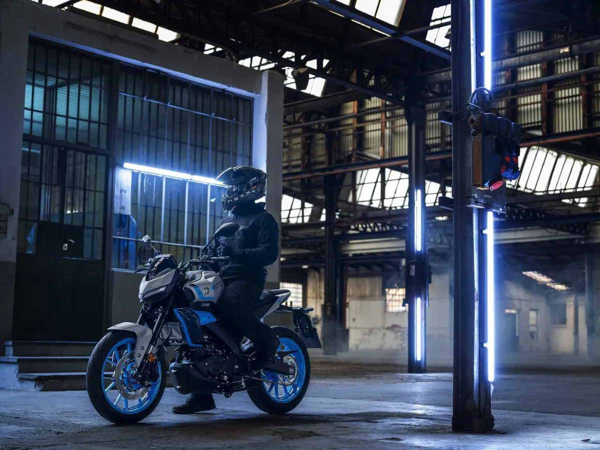 Yamaha svela la nuova generazione della MT-125 per il 2027 (35)