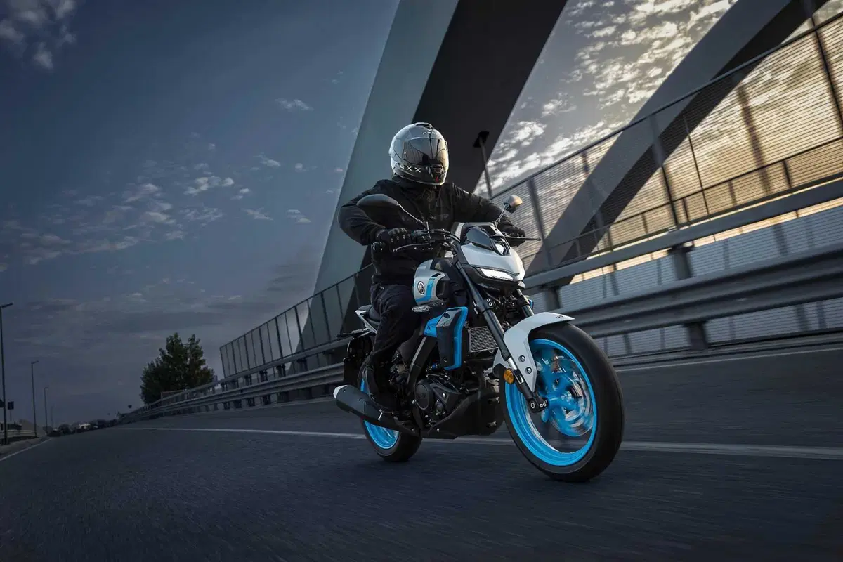 Yamaha svela la nuova generazione della MT-125 per il 2027 (41)
