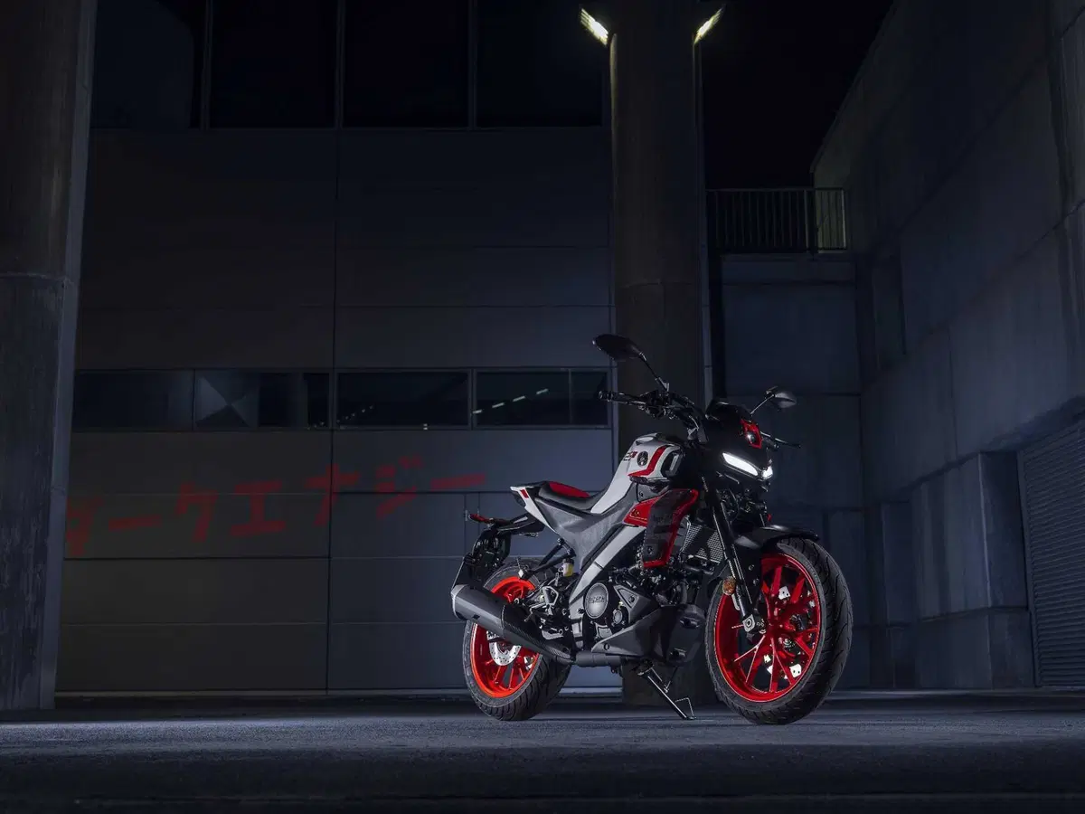 Yamaha svela la nuova generazione della MT-125 per il 2027 (43)