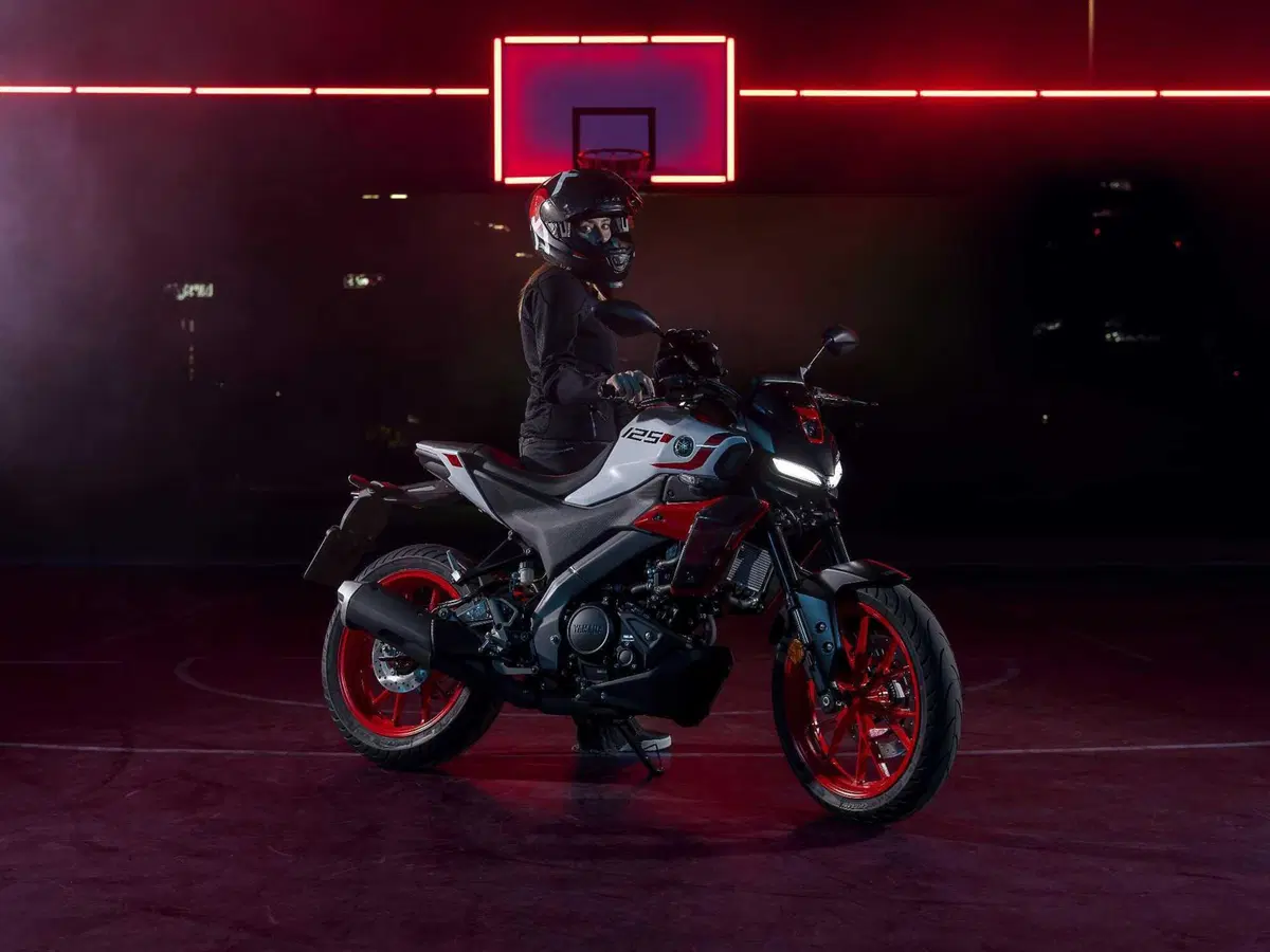 Yamaha svela la nuova generazione della MT-125 per il 2027 (44)