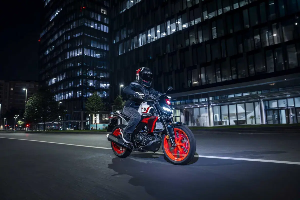 Yamaha svela la nuova generazione della MT-125 per il 2027 (50)