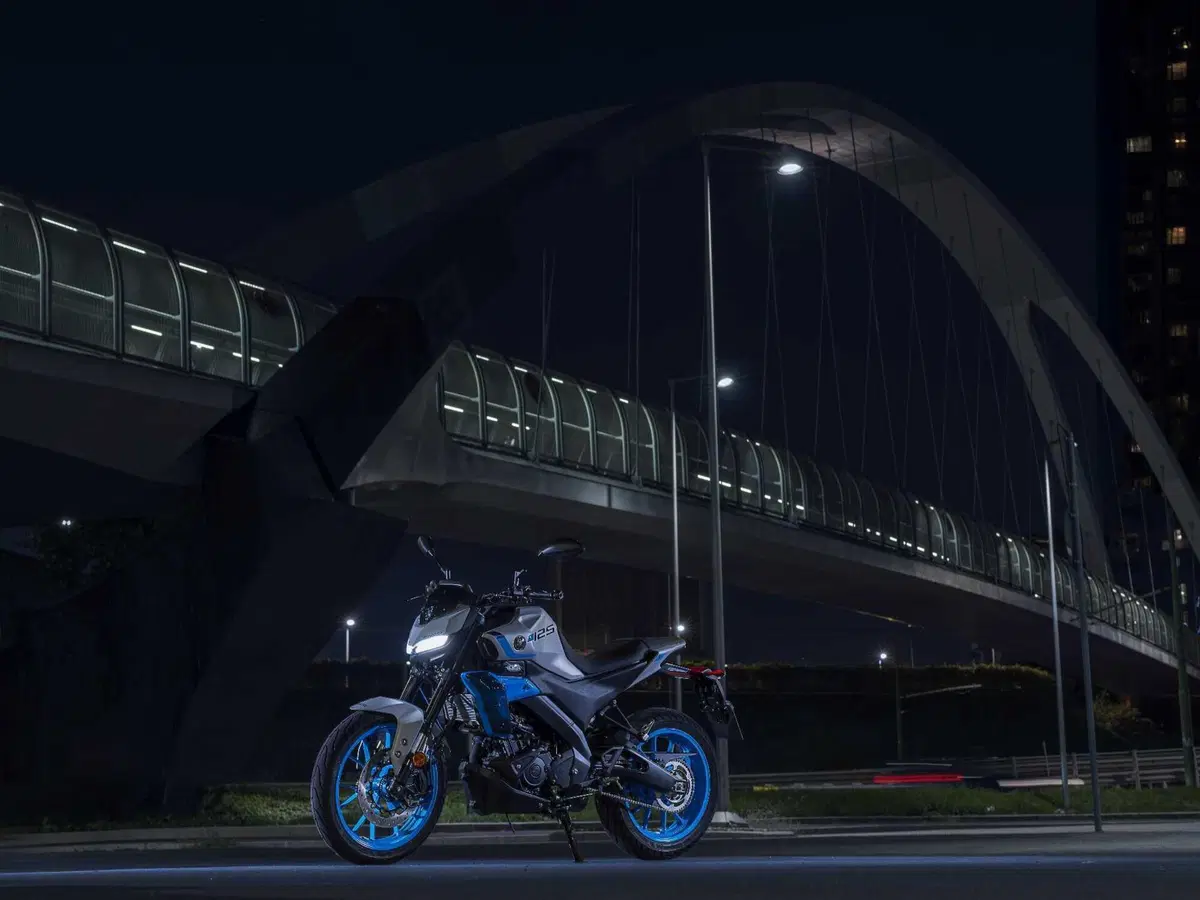 Yamaha svela la nuova generazione della MT-125 per il 2027 (51)