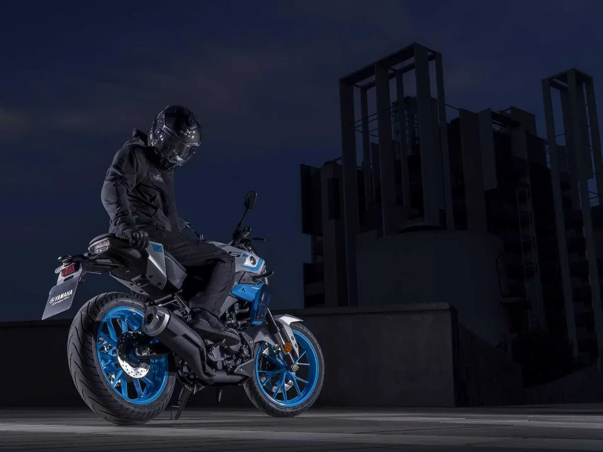 Yamaha svela la nuova generazione della MT-125 per il 2027 (53)