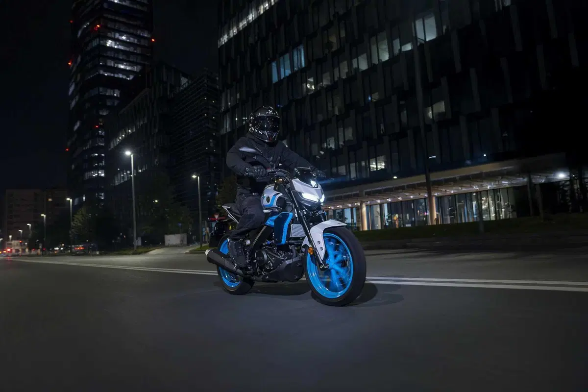 Yamaha svela la nuova generazione della MT-125 per il 2027 (54)