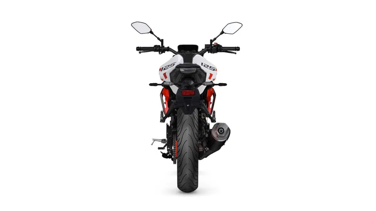Yamaha svela la nuova generazione della MT-125 per il 2027 (102)