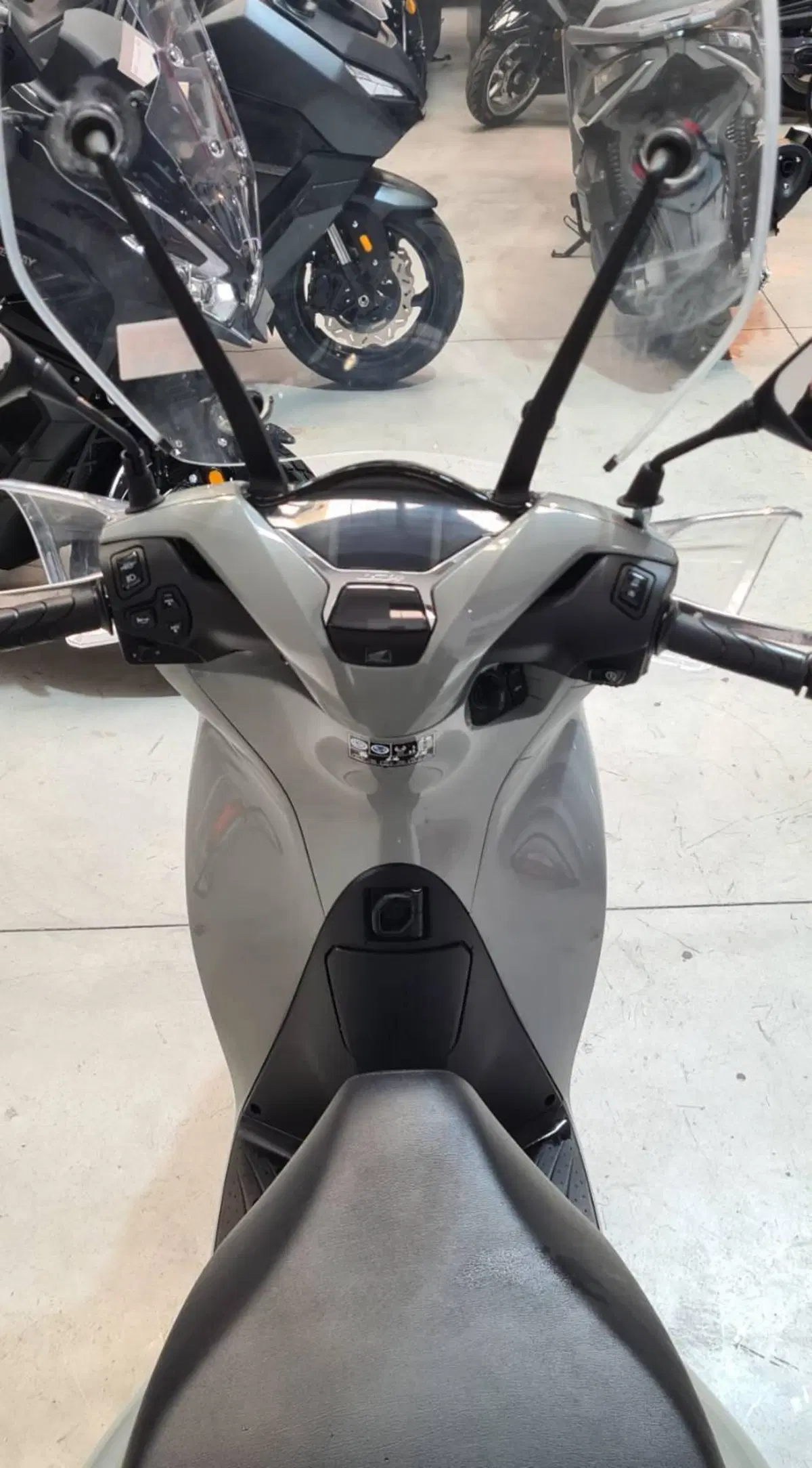 Honda SH 125i (2024 - 25) (4)