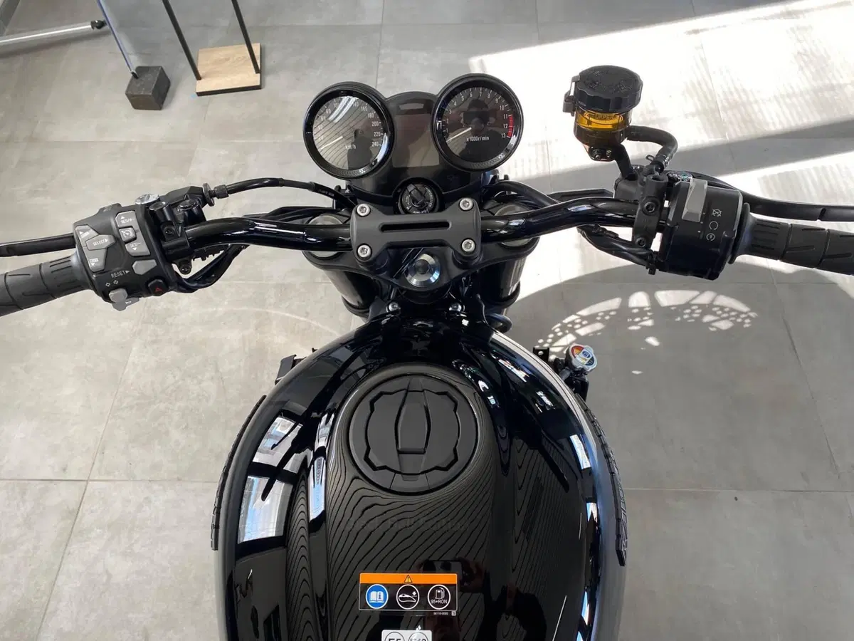 Kawasaki Z 900 RS Black Ball Edition (2026 - 27) (3)