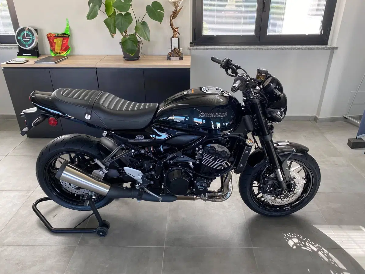 Kawasaki Z 900 RS Black Ball Edition (2026 - 27) (2)