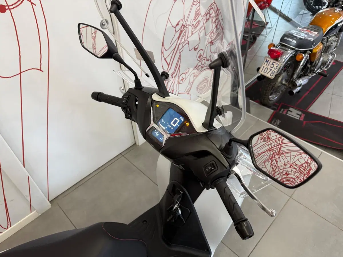 Honda SH 125i (2024 - 25) (8)