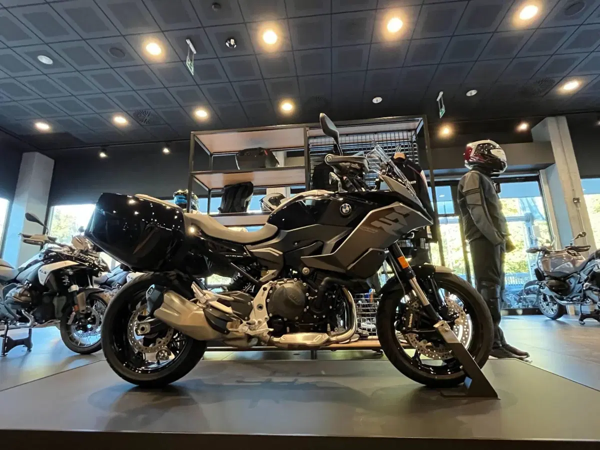 Bmw F 900 XR (2025 - 27) (2)