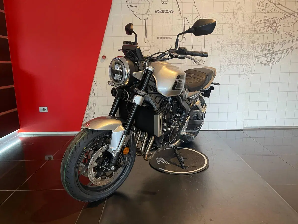 Honda CB 1000 F (2026) (4)