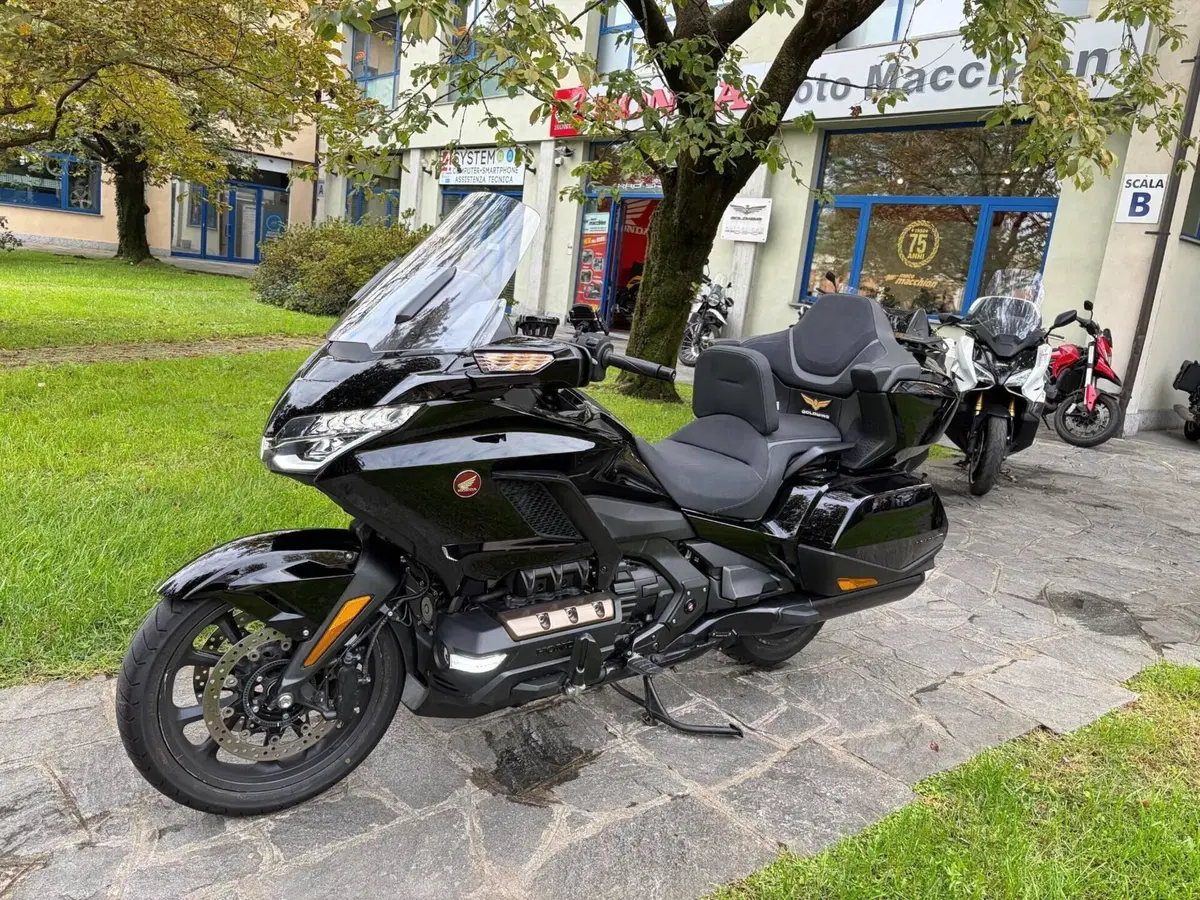 Honda GL 1800 Gold Wing Tour DCT & Airbag (2022 - 24) (2)