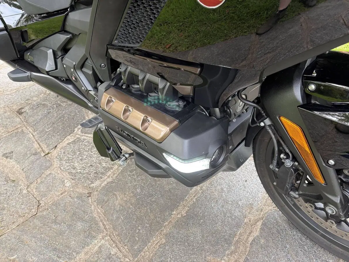 Honda GL 1800 Gold Wing Tour DCT & Airbag (2022 - 24) (7)