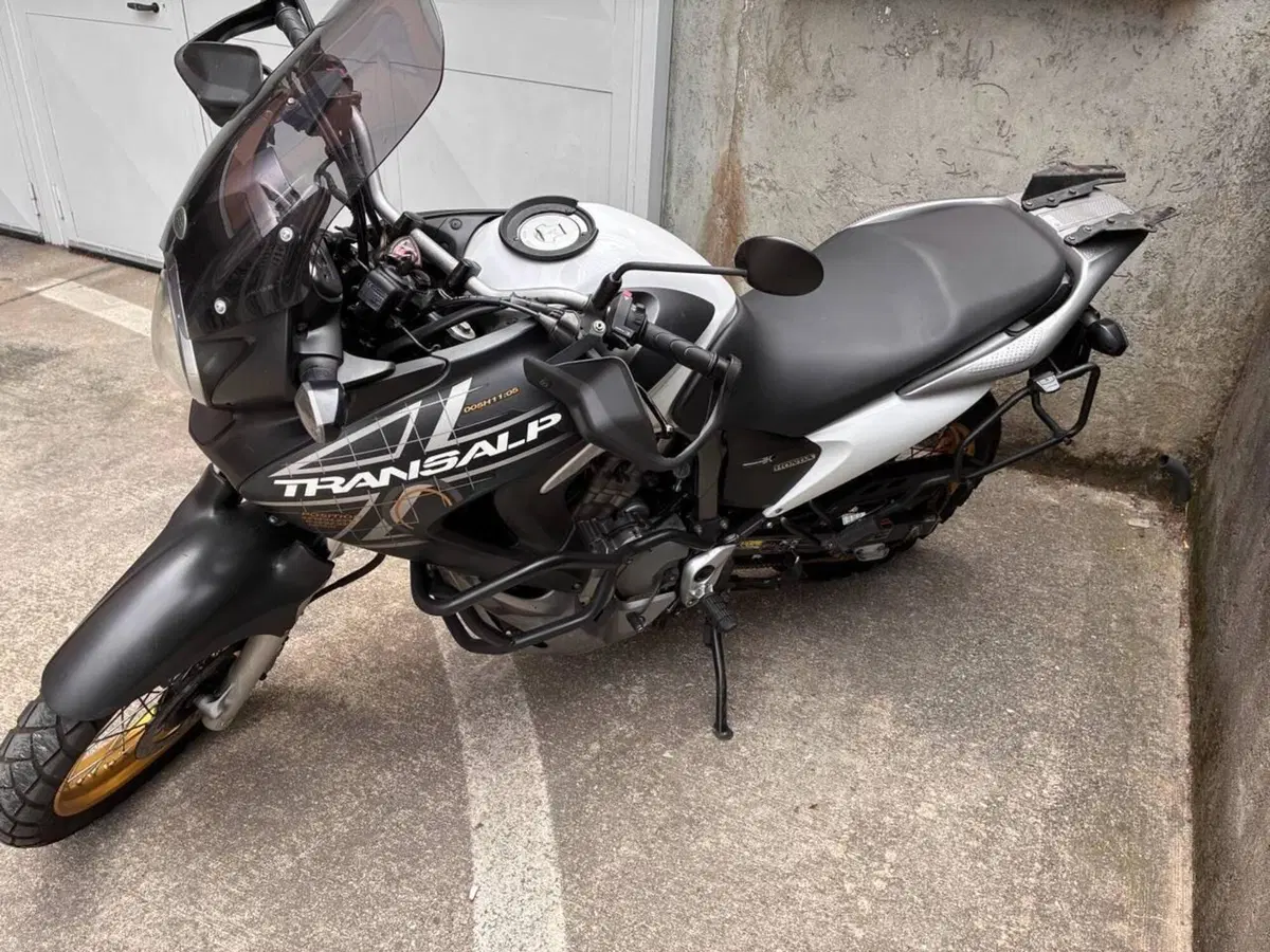Honda Transalp XL 700 V (2007 - 13) (2)