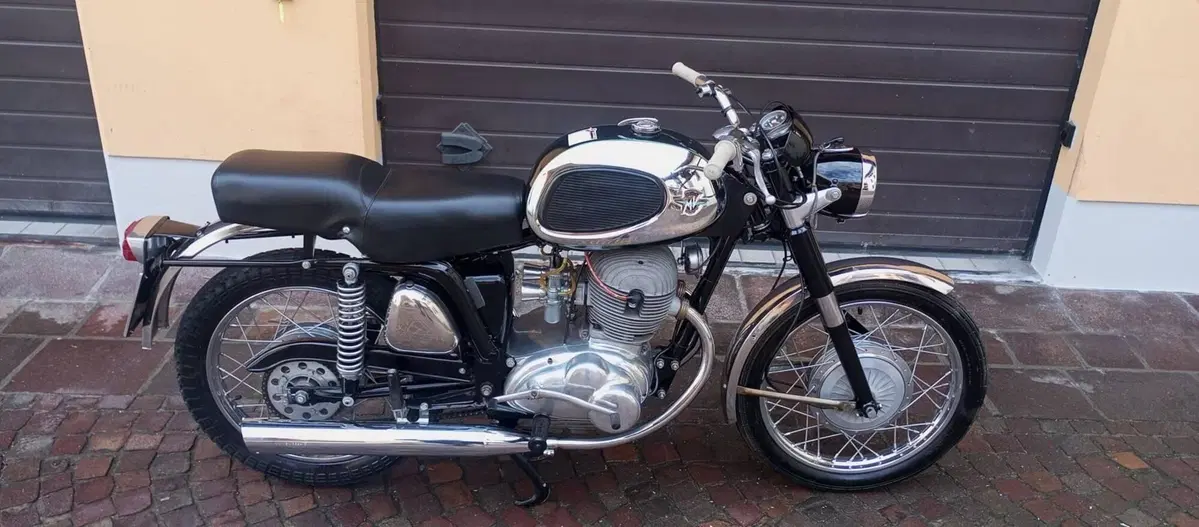 MV Agusta 250 B 1969 ( RESTAURATA)