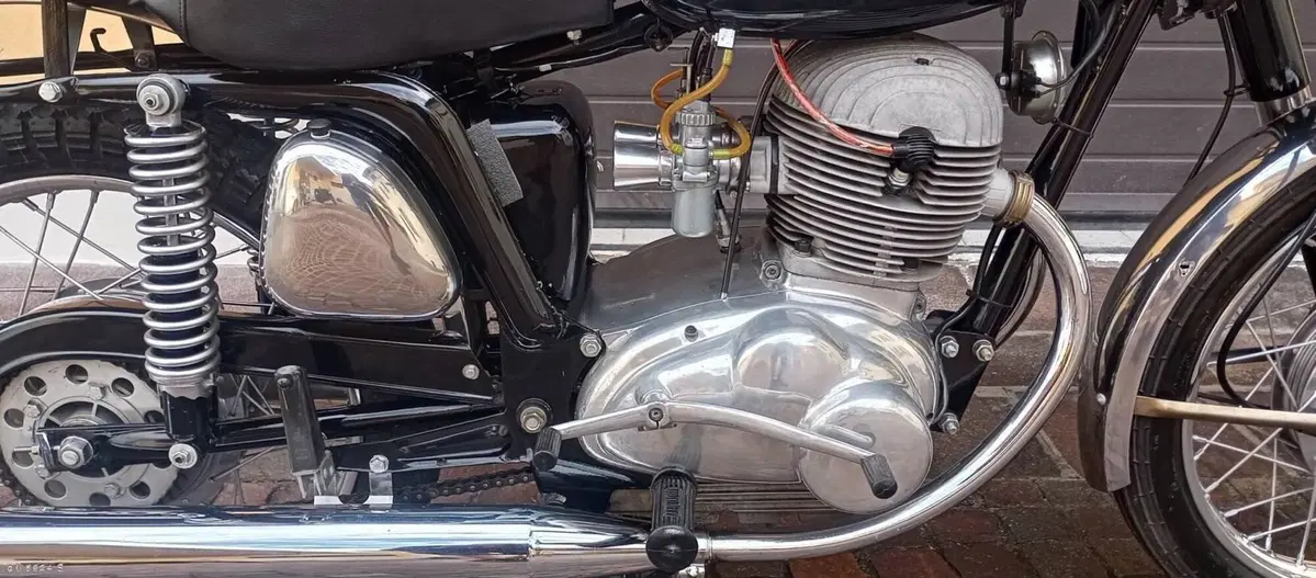 MV Agusta 250 B 1969 ( RESTAURATA) (3)