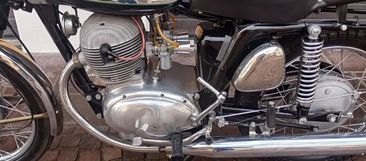 MV Agusta 250 B 1969 ( RESTAURATA) (7)