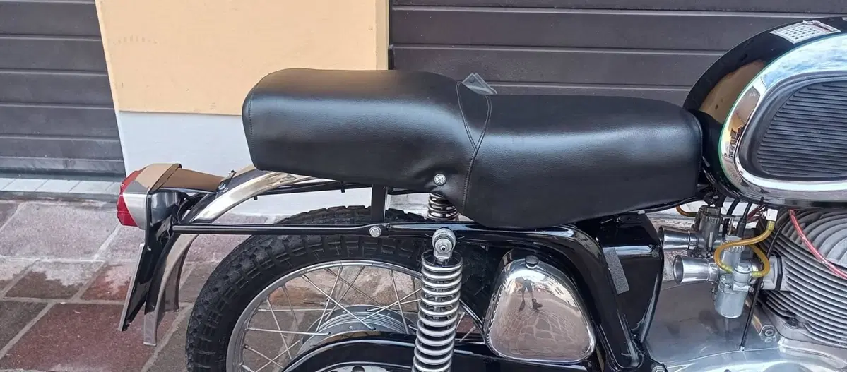 MV Agusta 250 B 1969 ( RESTAURATA) (11)