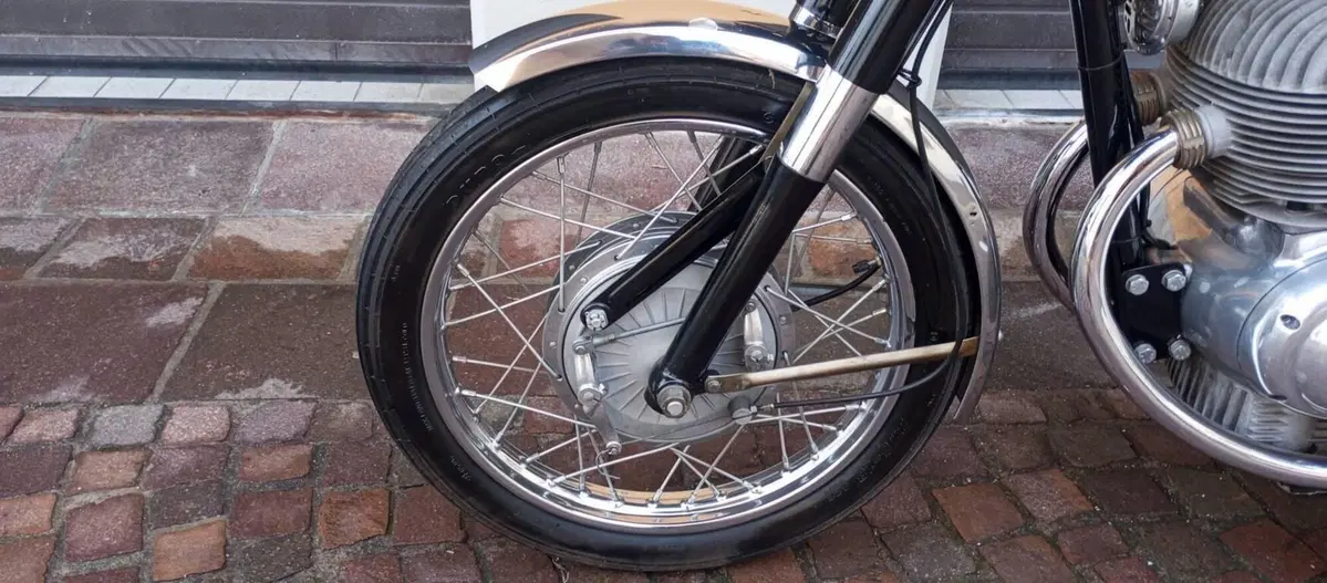 MV Agusta 250 B 1969 ( RESTAURATA) (13)