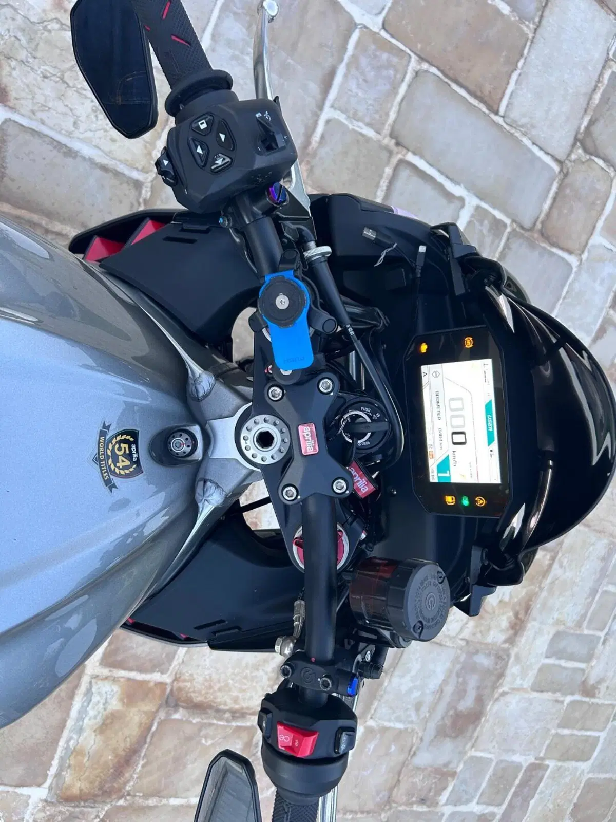 Aprilia Tuono V4 (2021 - 24) (4)