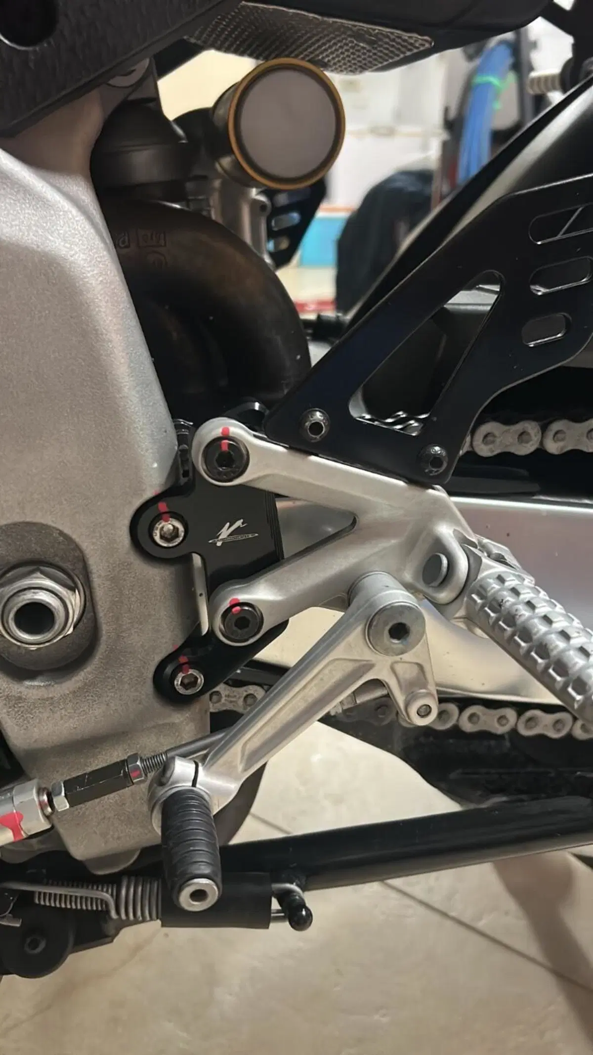 Aprilia Tuono V4 (2021 - 24) (6)