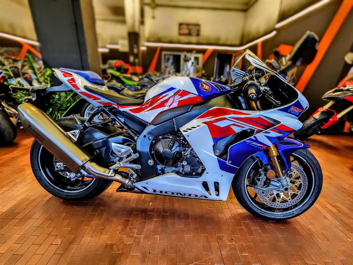 Honda CBR 1000 RR-R Fireblade SP 30th Anniversary (2022 - 23)