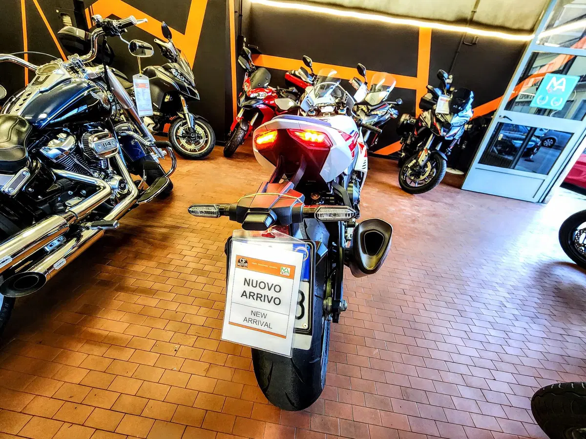Honda CBR 1000 RR-R Fireblade SP 30th Anniversary (2022 - 23) (4)