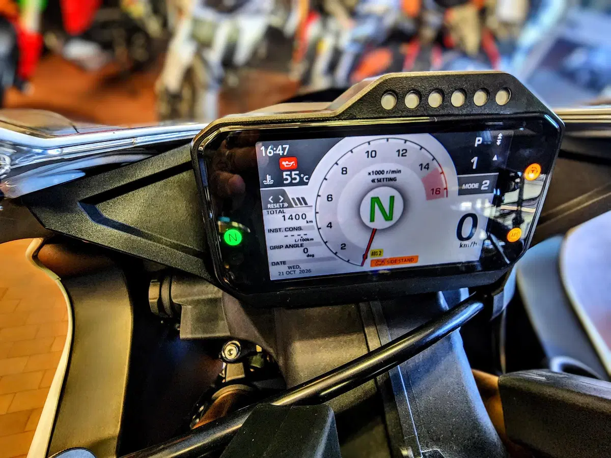Honda CBR 1000 RR-R Fireblade SP 30th Anniversary (2022 - 23) (5)