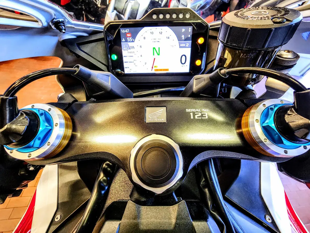 Honda CBR 1000 RR-R Fireblade SP 30th Anniversary (2022 - 23) (7)