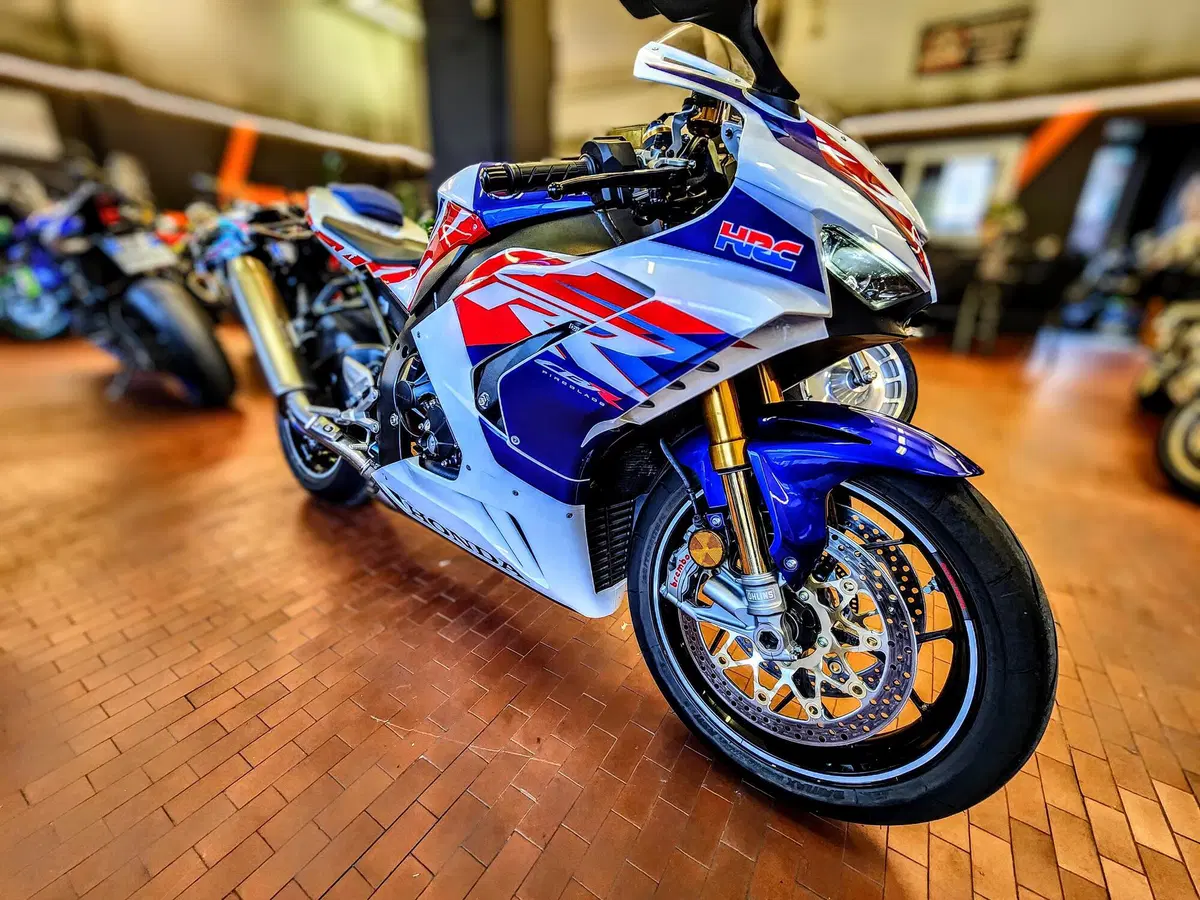 Honda CBR 1000 RR-R Fireblade SP 30th Anniversary (2022 - 23) (8)