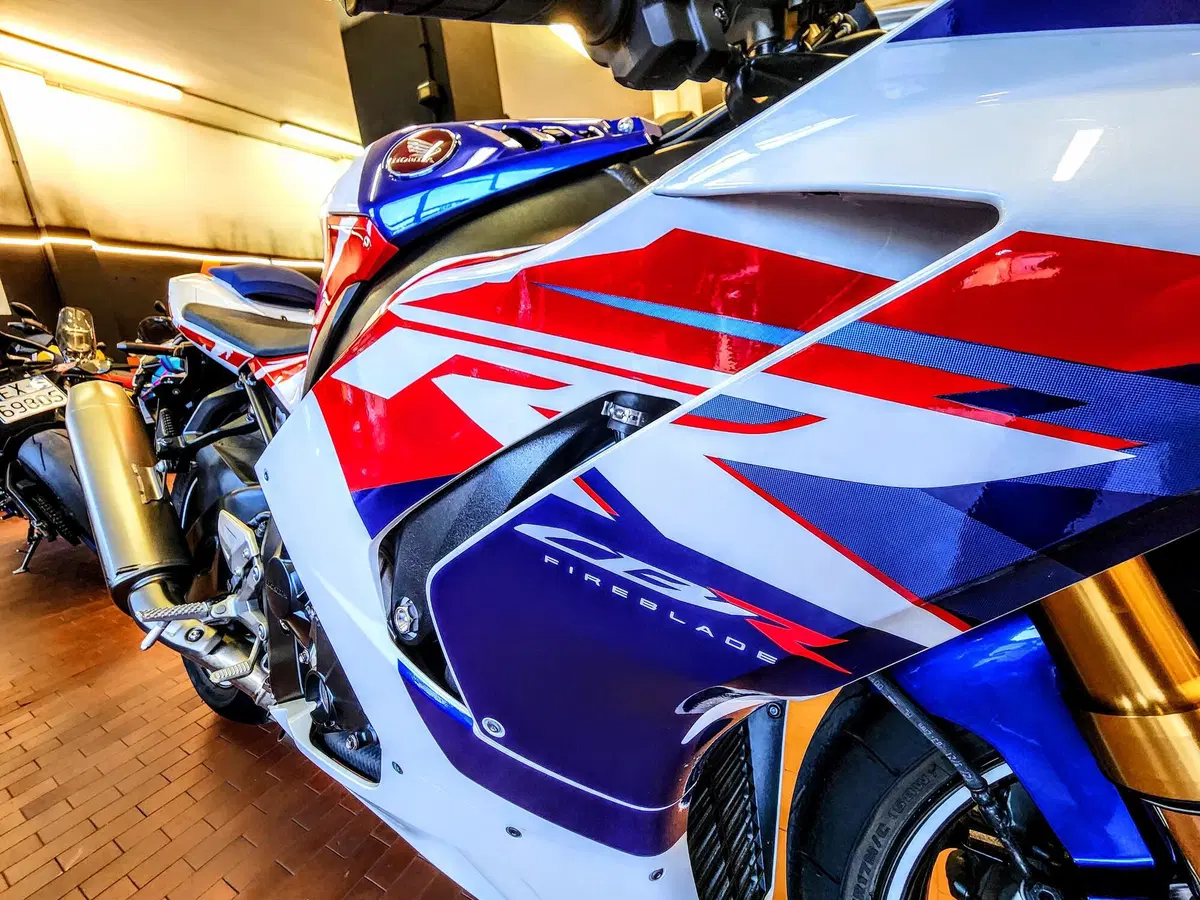 Honda CBR 1000 RR-R Fireblade SP 30th Anniversary (2022 - 23) (9)