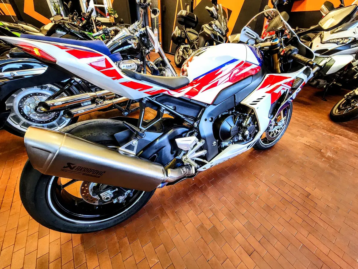 Honda CBR 1000 RR-R Fireblade SP 30th Anniversary (2022 - 23) (11)