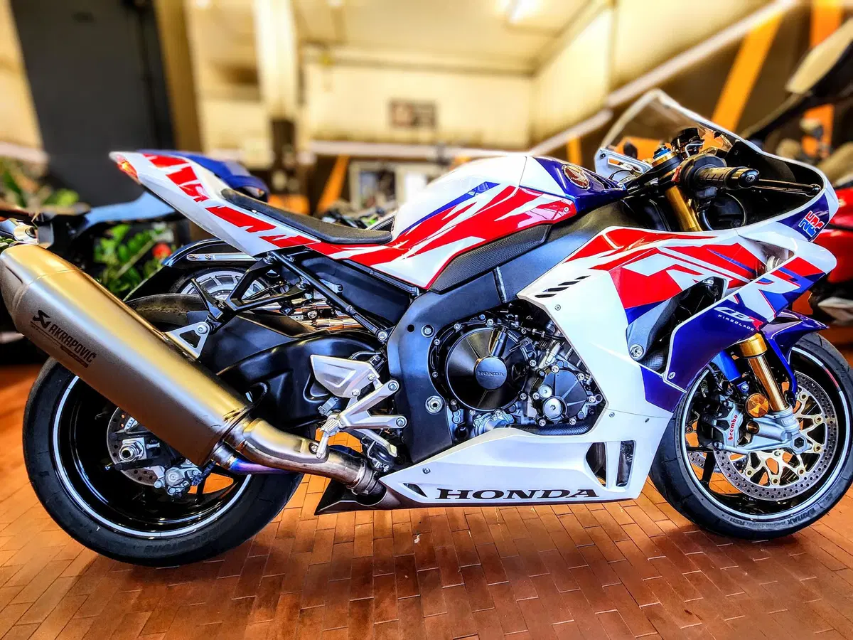 Honda CBR 1000 RR-R Fireblade SP 30th Anniversary (2022 - 23) (13)