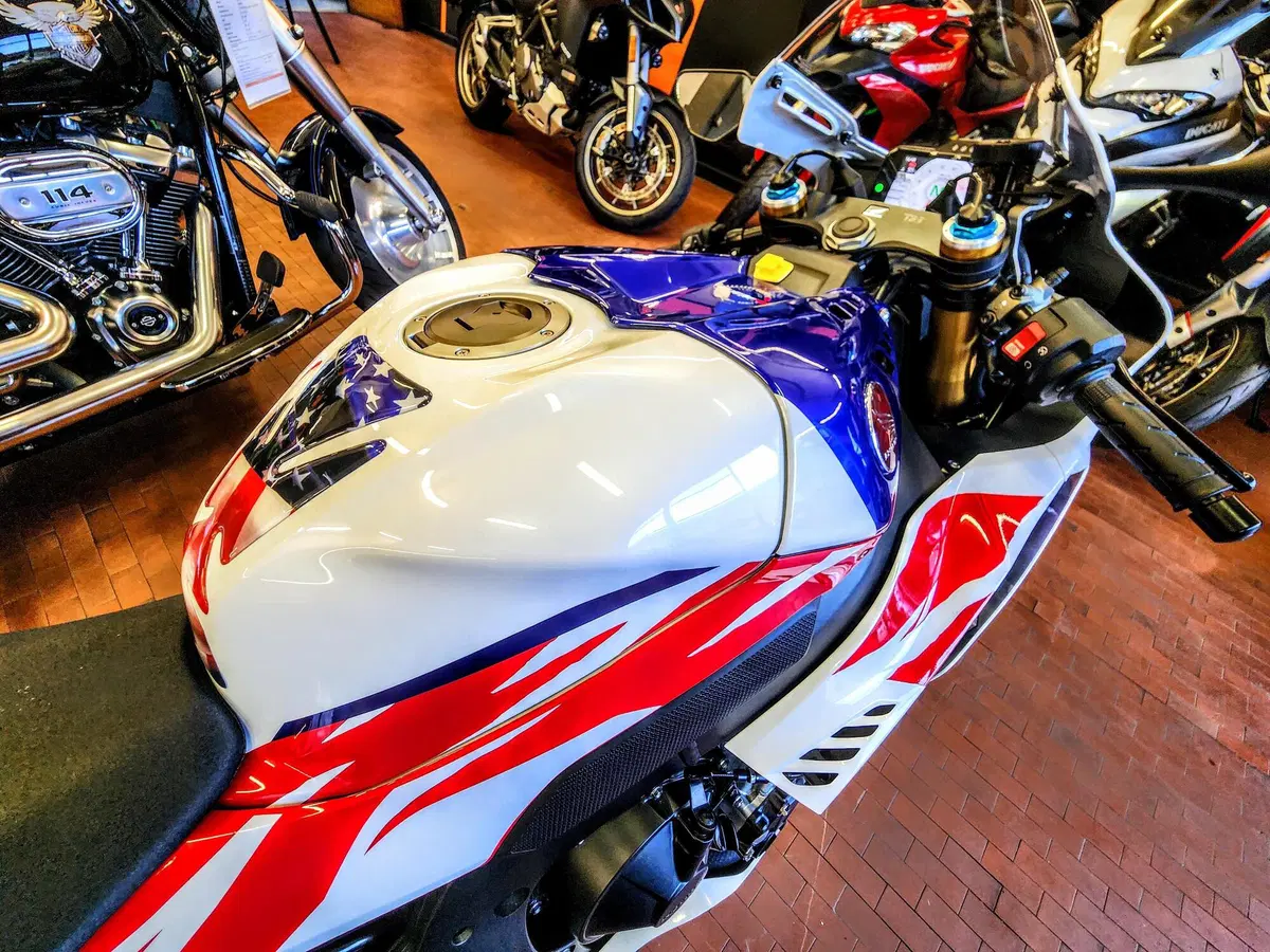Honda CBR 1000 RR-R Fireblade SP 30th Anniversary (2022 - 23) (14)