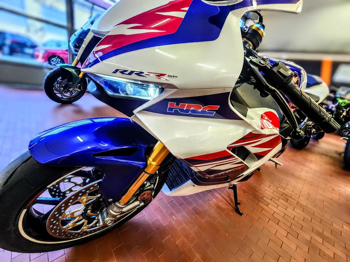 Honda CBR 1000 RR-R Fireblade SP 30th Anniversary (2022 - 23) (15)